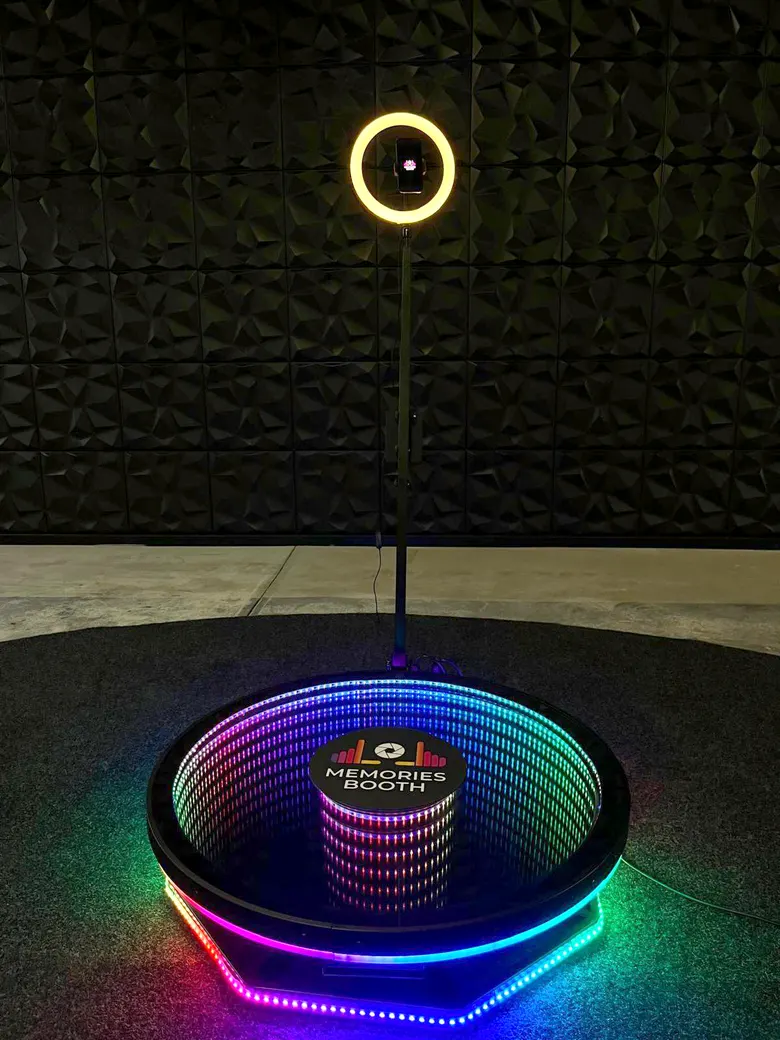 Plateforme 360° Memories Booth avec LED multicolores et anneau lumineux