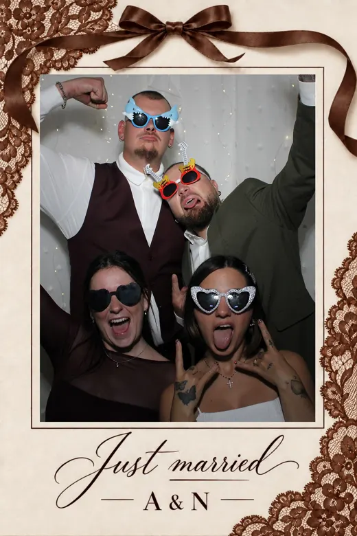 Tirage du mariage d'Ashley et Nicolas avec cadre dentelle et ruban